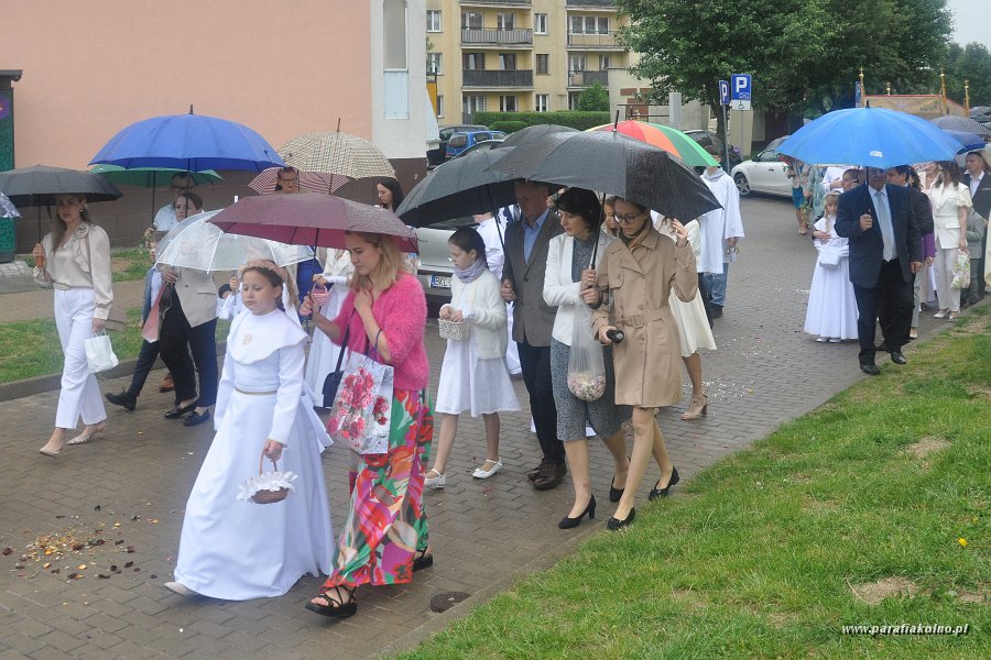 128 Procesja eucharystyczna.jpg